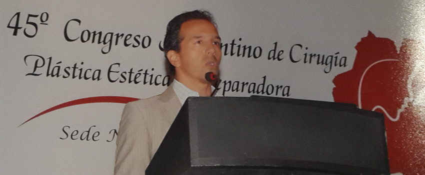 El Dr. P�rez Rivera en el 45� Congreso de Cirug�a Pl�stica